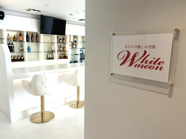 White Moon (ホワイトムーン)