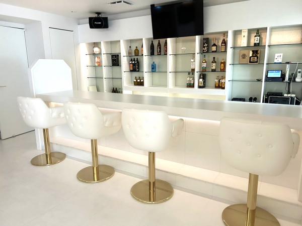 White Moon (ホワイトムーン)