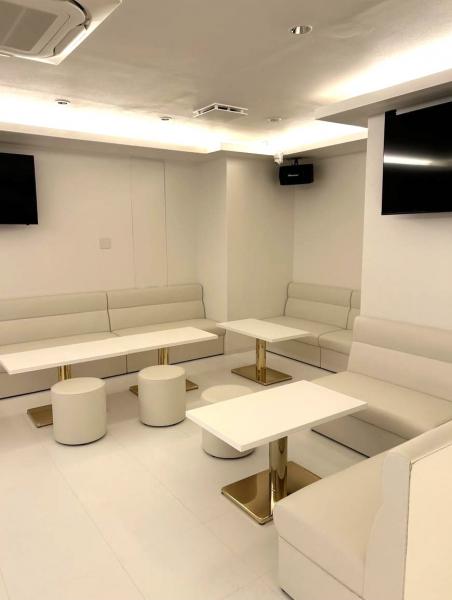 White Moon (ホワイトムーン)